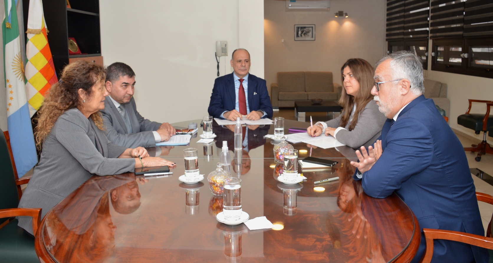 El encuentro tuvo lugar en el salón de acuerdos