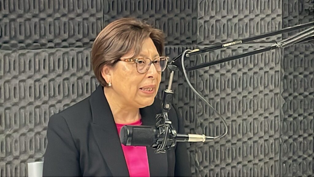 La primera emisión contó con la  participación de Mónica Cruz Martínez