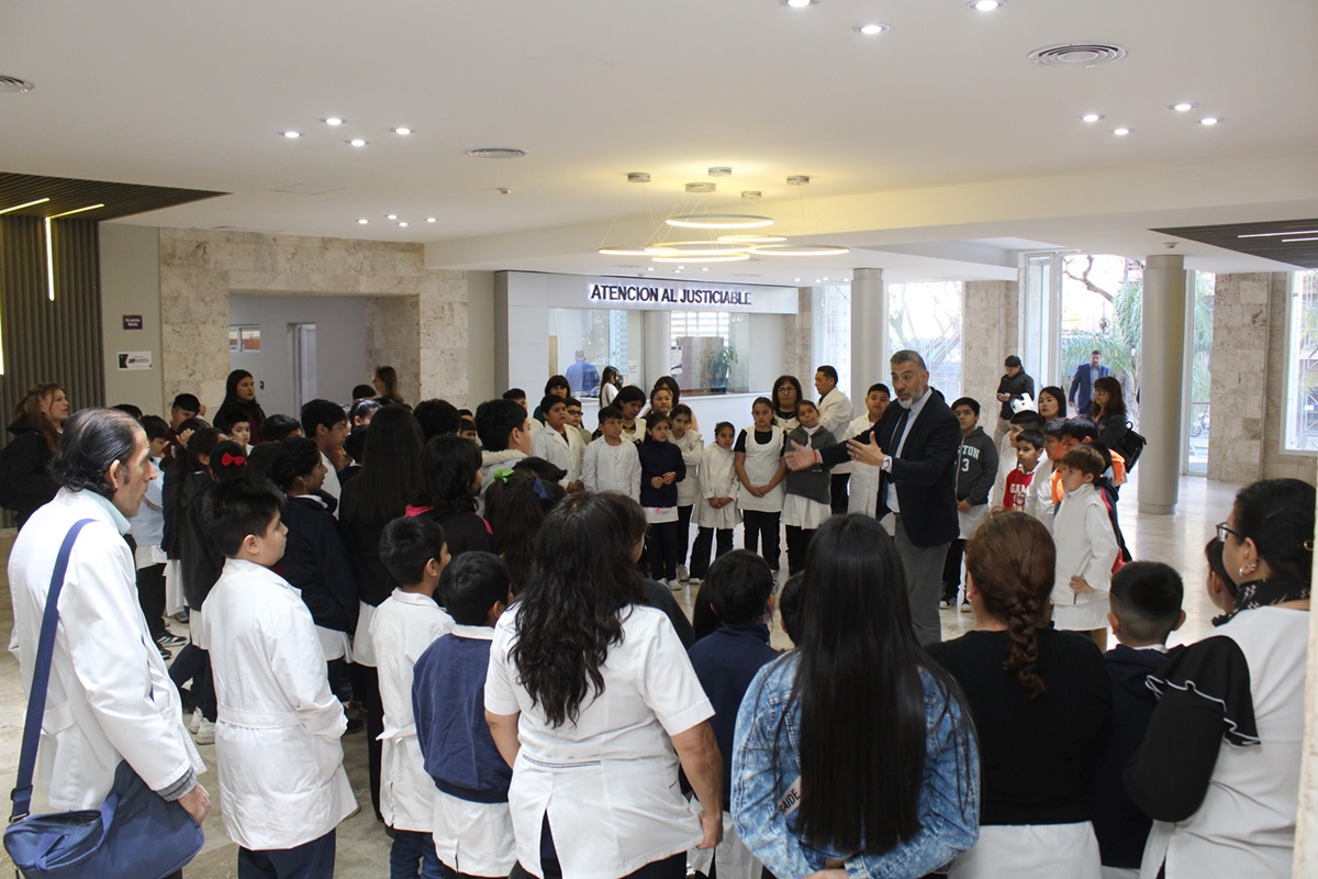 Alumnos de cuarto, quinto y sexto grado de la Escuela Nº 407, Ricardo Rojas