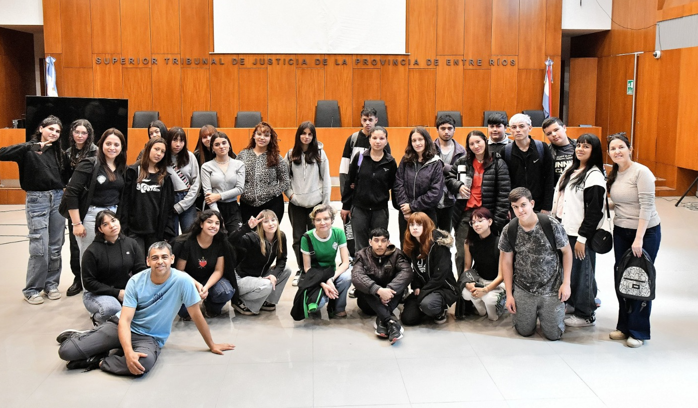 Los alumnos recorrieron las diferentes salas, espacios y ámbitos de trabajo