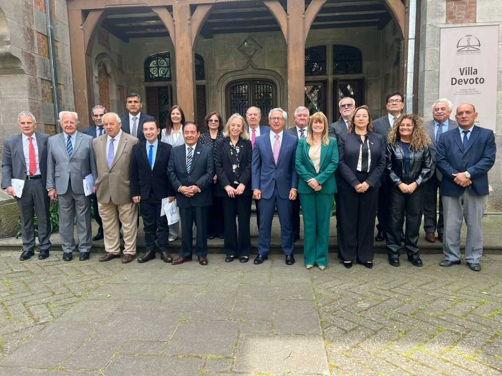 La reunión fue presidida por Emilia María Valle, presidenta de JUFEJUS