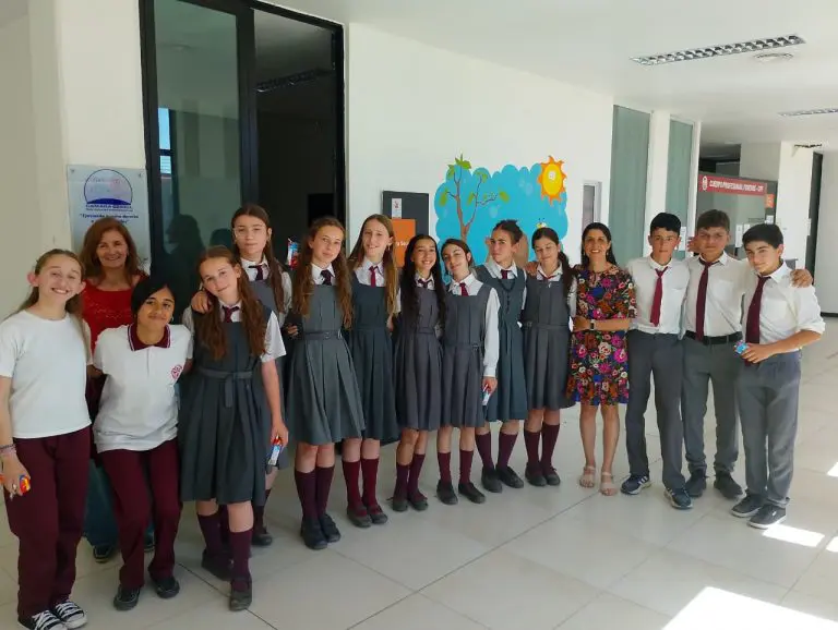Estudiantes de segundo año del Colegio “Isabel La Católica”