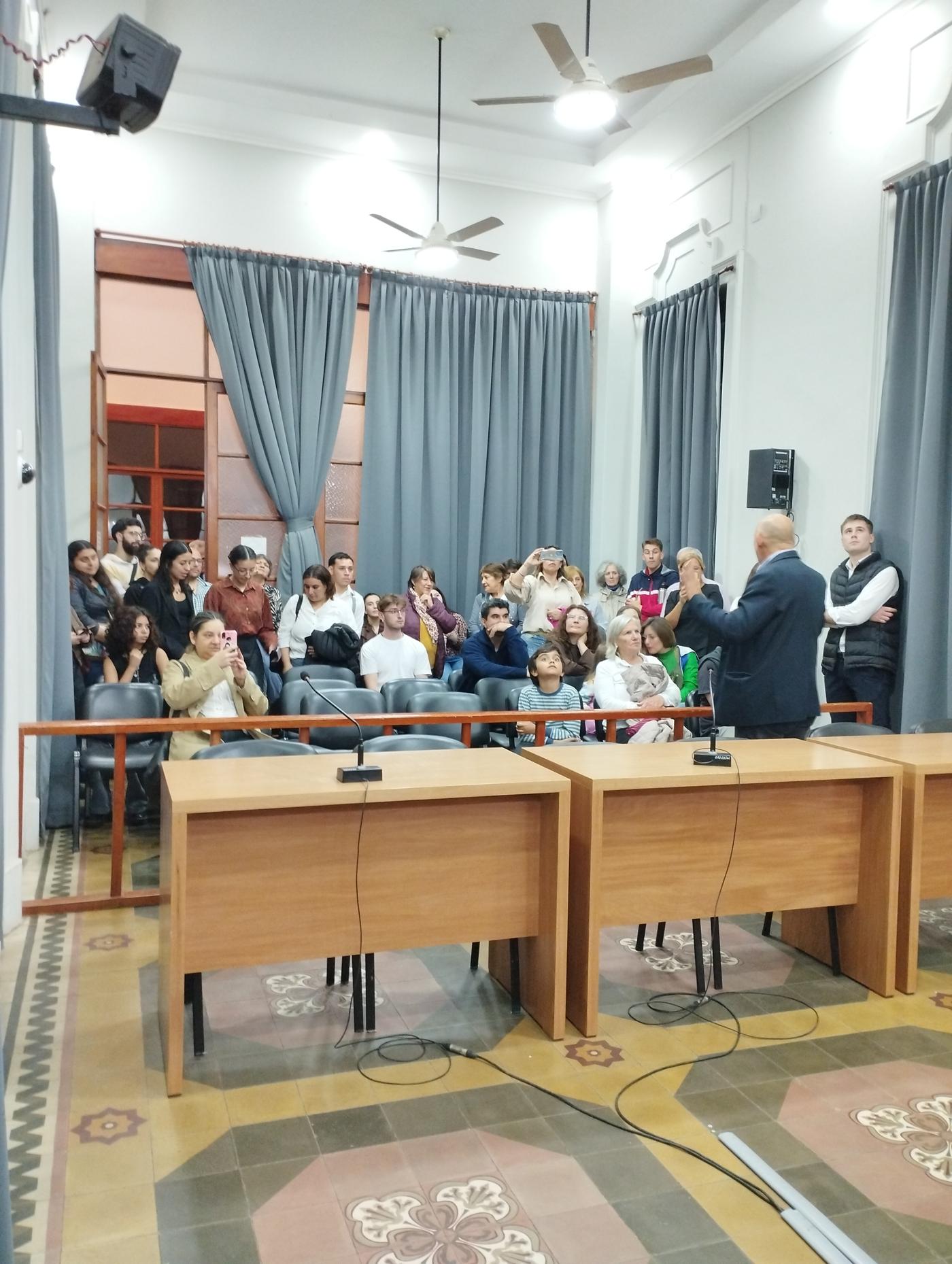 Parte del público que recorrió el edificio