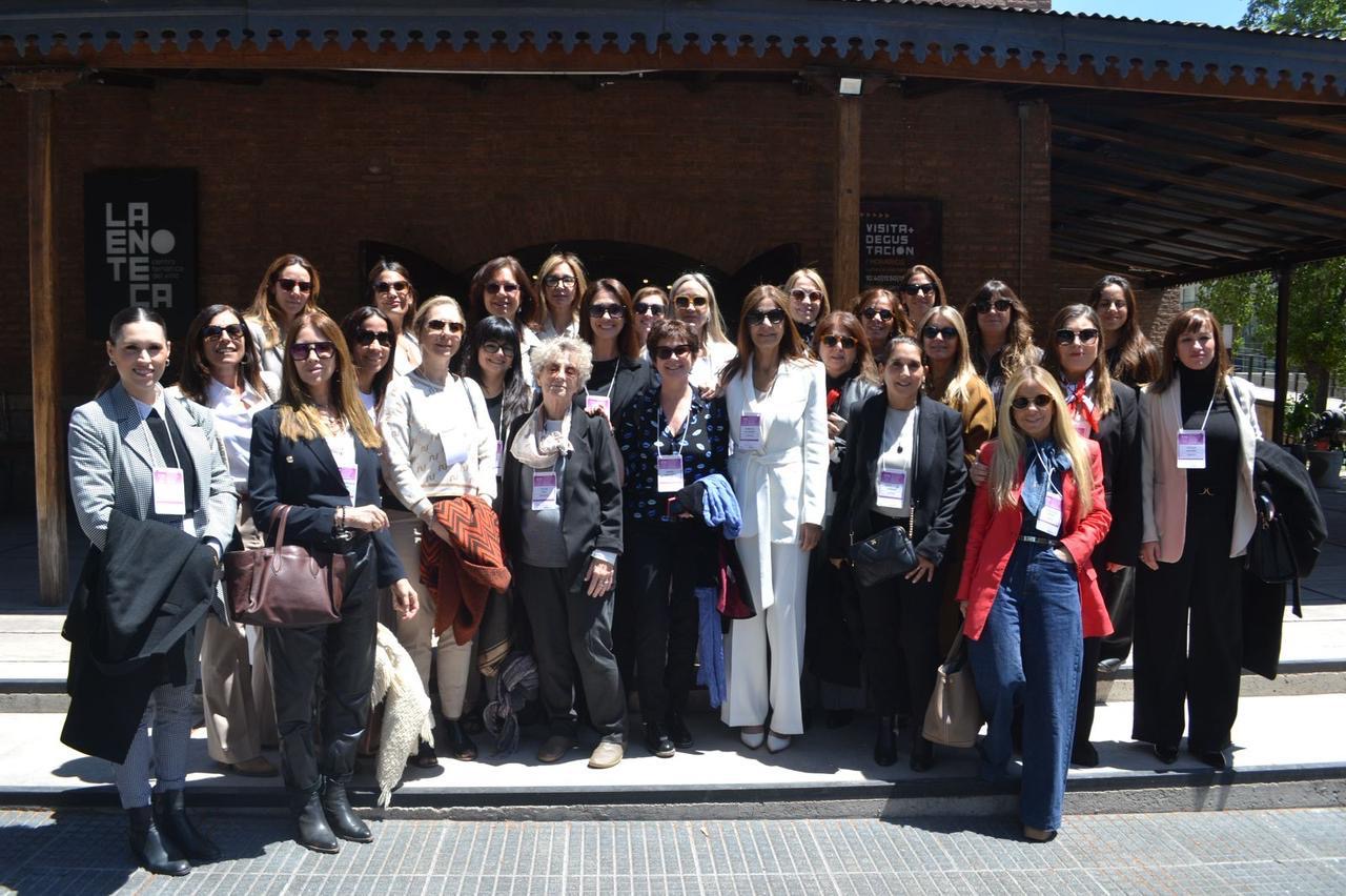 Alicia Ruiz y Marcela De Langhe junto a otras magistradas