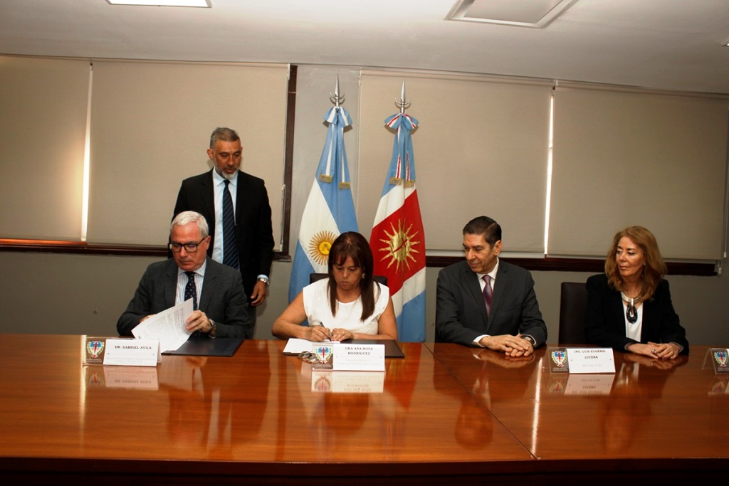 La firma se realizó en el Salón Presidencia