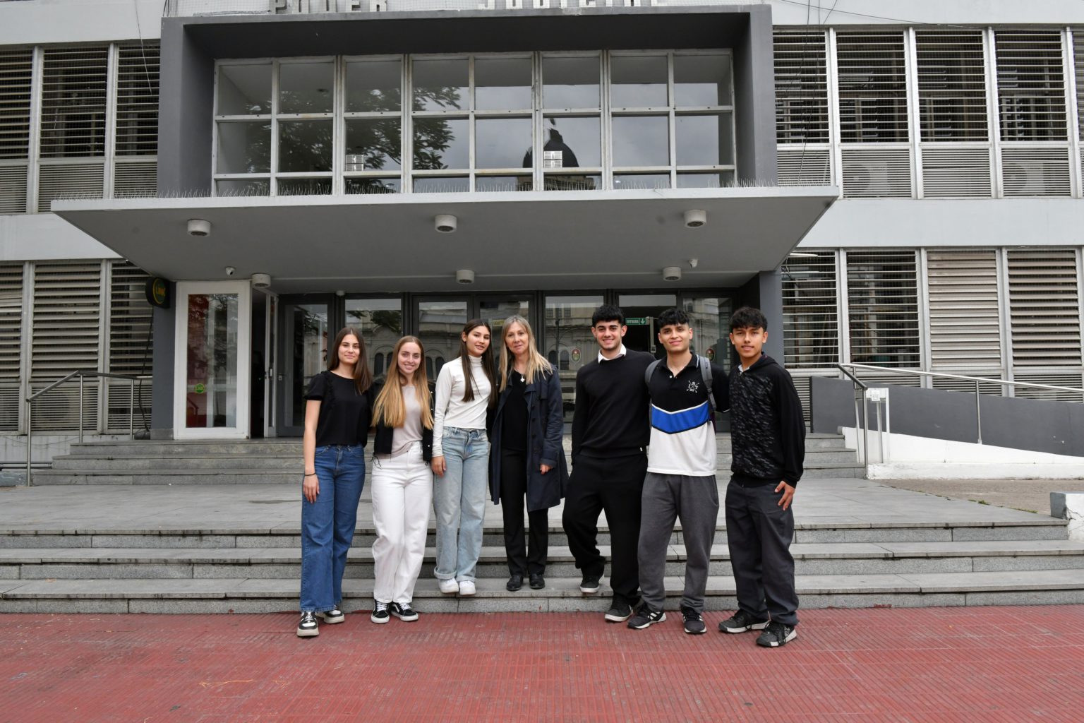 lumnos de 6to año del Colegio “Nuestra Señora de la Sonrisa Paraná"