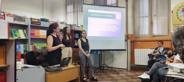 La charla estuvo destinada a docentes y estudiantes del nivel secundario