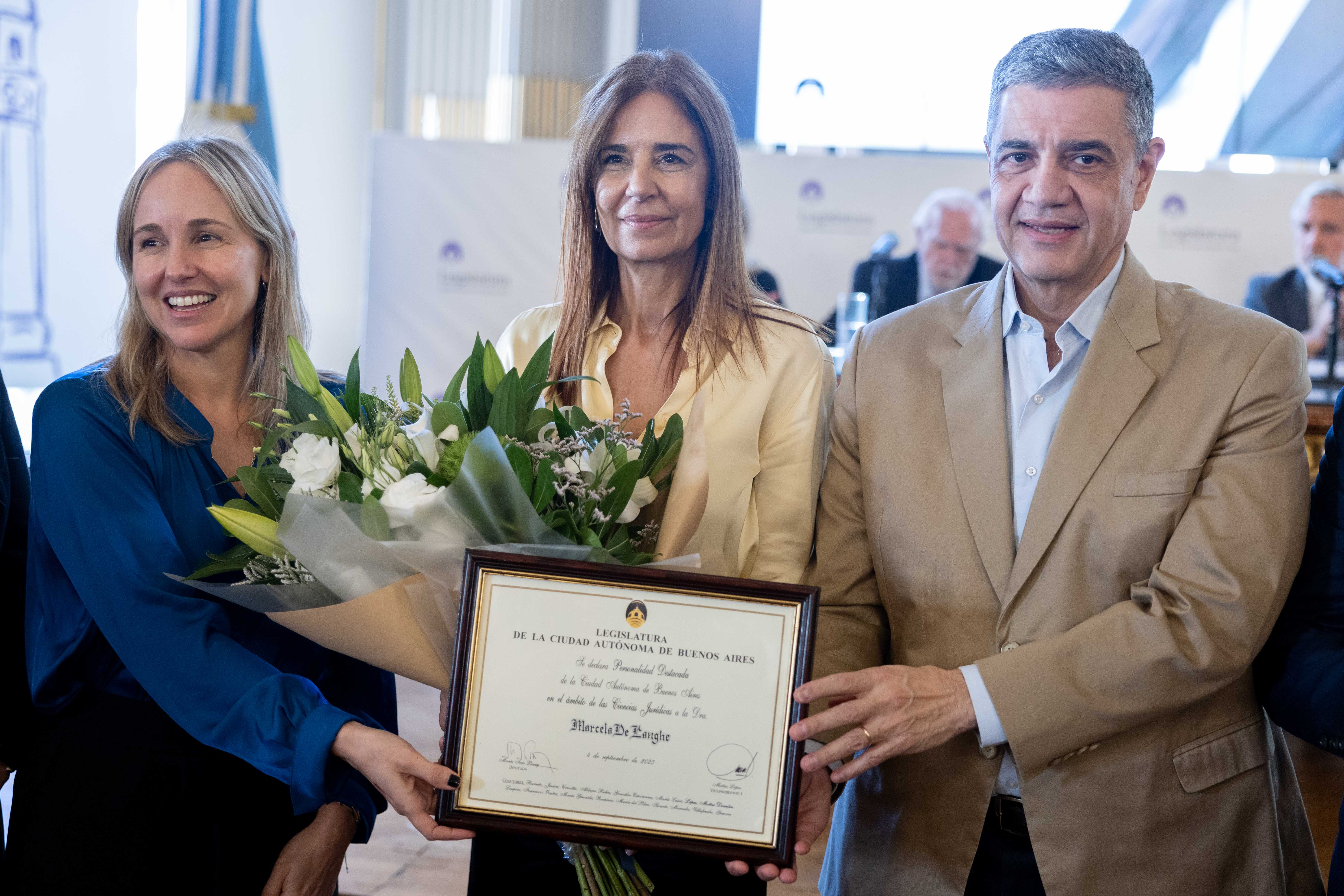 Marcela De Langhe junto a Jorge Macri y Clara Muzzio