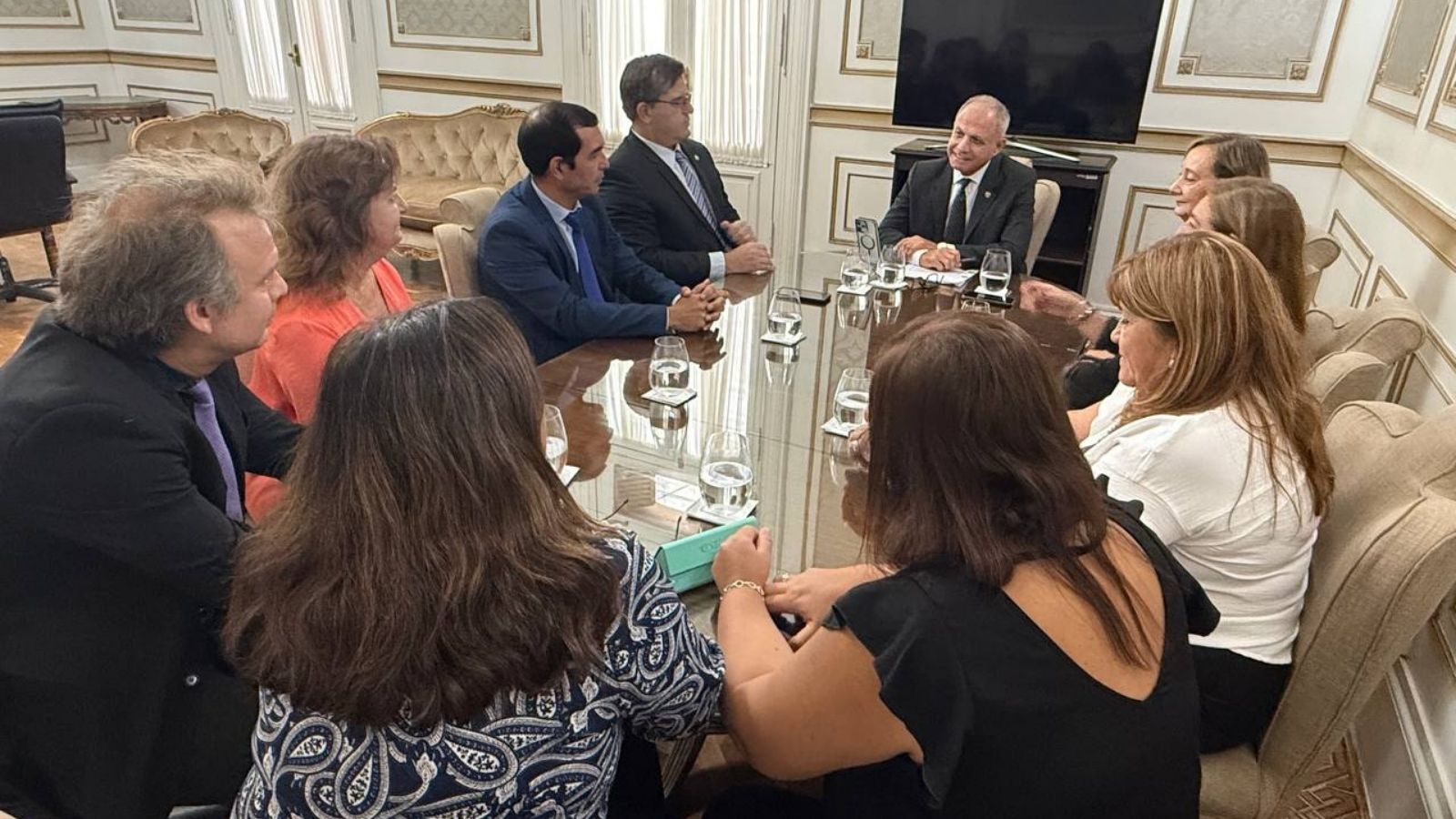 Reunión institucional