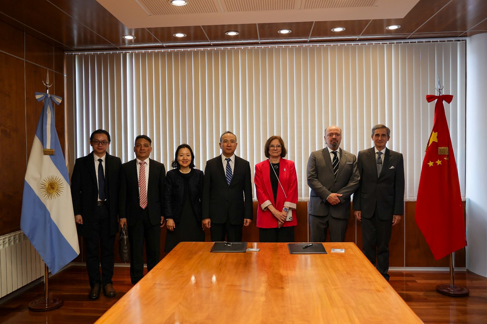 Visita oficial diplomática de República Popular China
