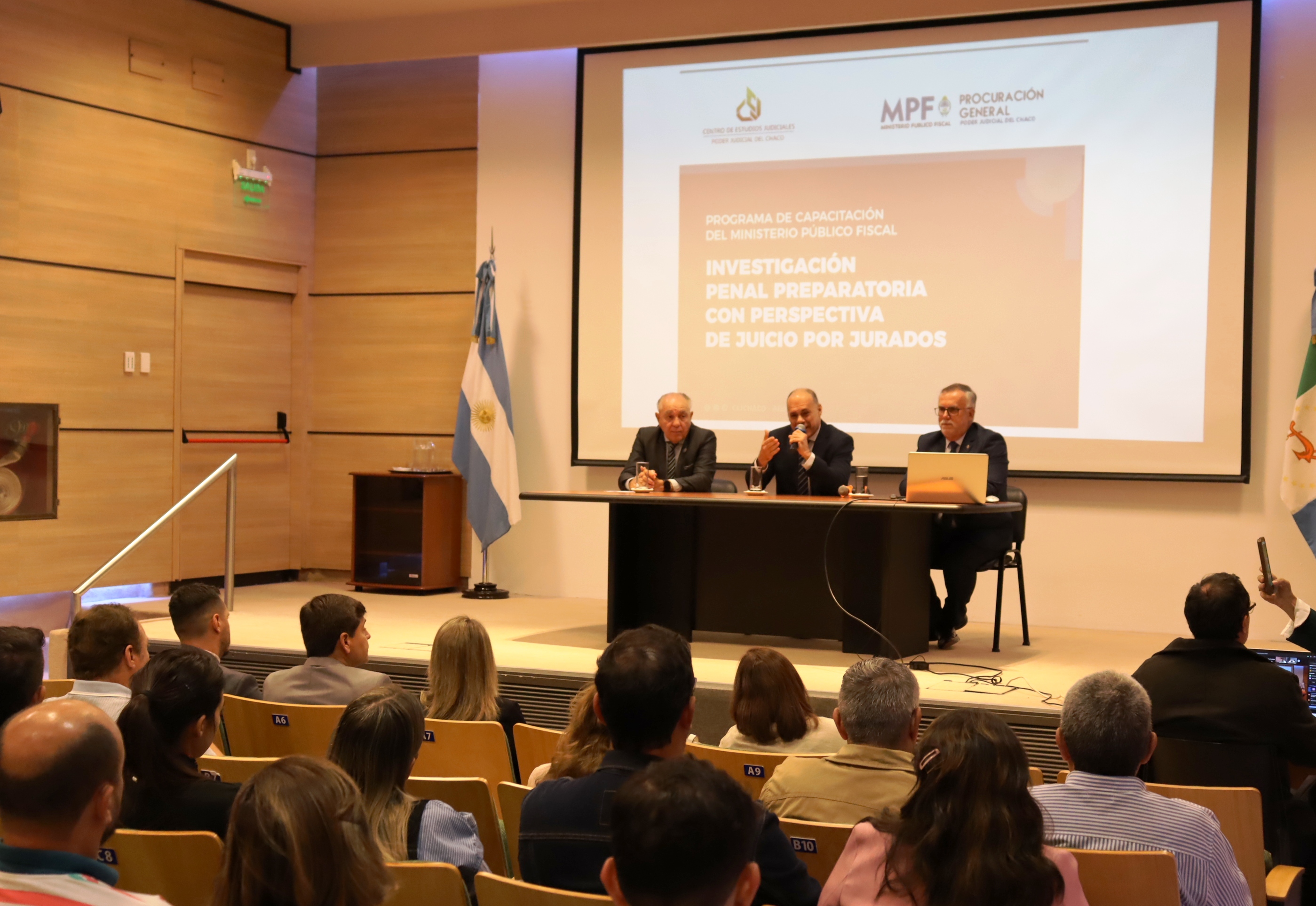 Se realizó en el Salón Auditorio