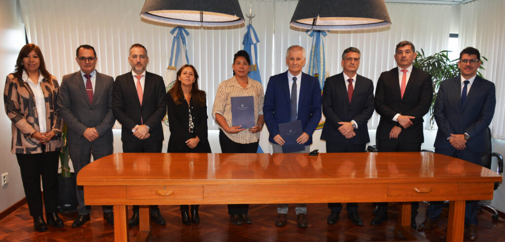 Se firmó en la Sala de Acuerdos del Palacio de Tribunales