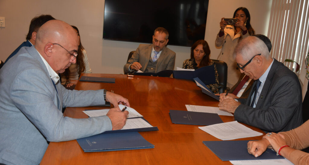Firma del acuerdo con el INPROJUY