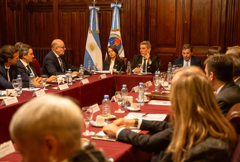 La reunión se celebró en el Salón Gorostiaga del Palacio de Justicia