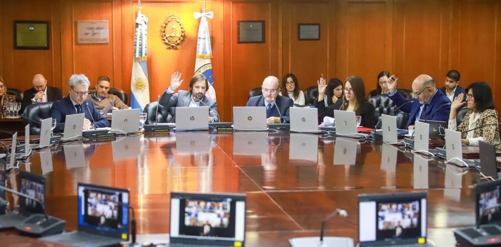 También se aprobó la convocatoria a diversas licitaciones públicas