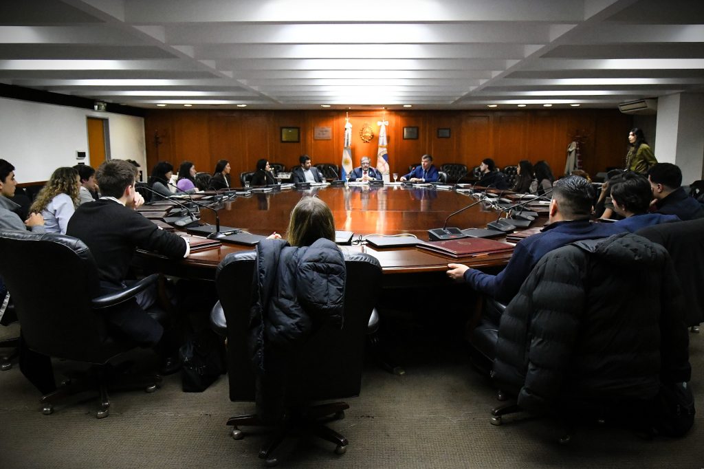 El encuentro permitió a los estudiantes acercarse al funcionamiento del Consejo