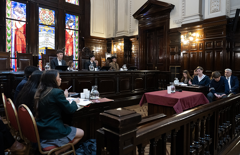 Los alumnos asumieron diferentes roles para recrear las sucesivas instancias