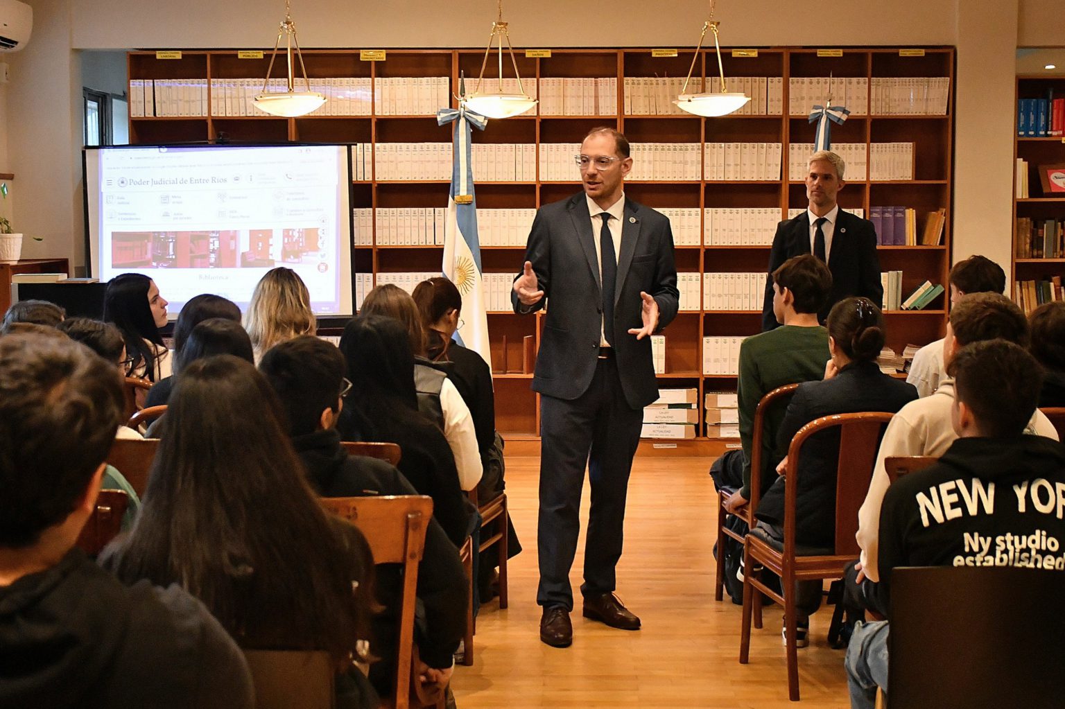 Actividad para estudiantes en la Biblioteca Judicial