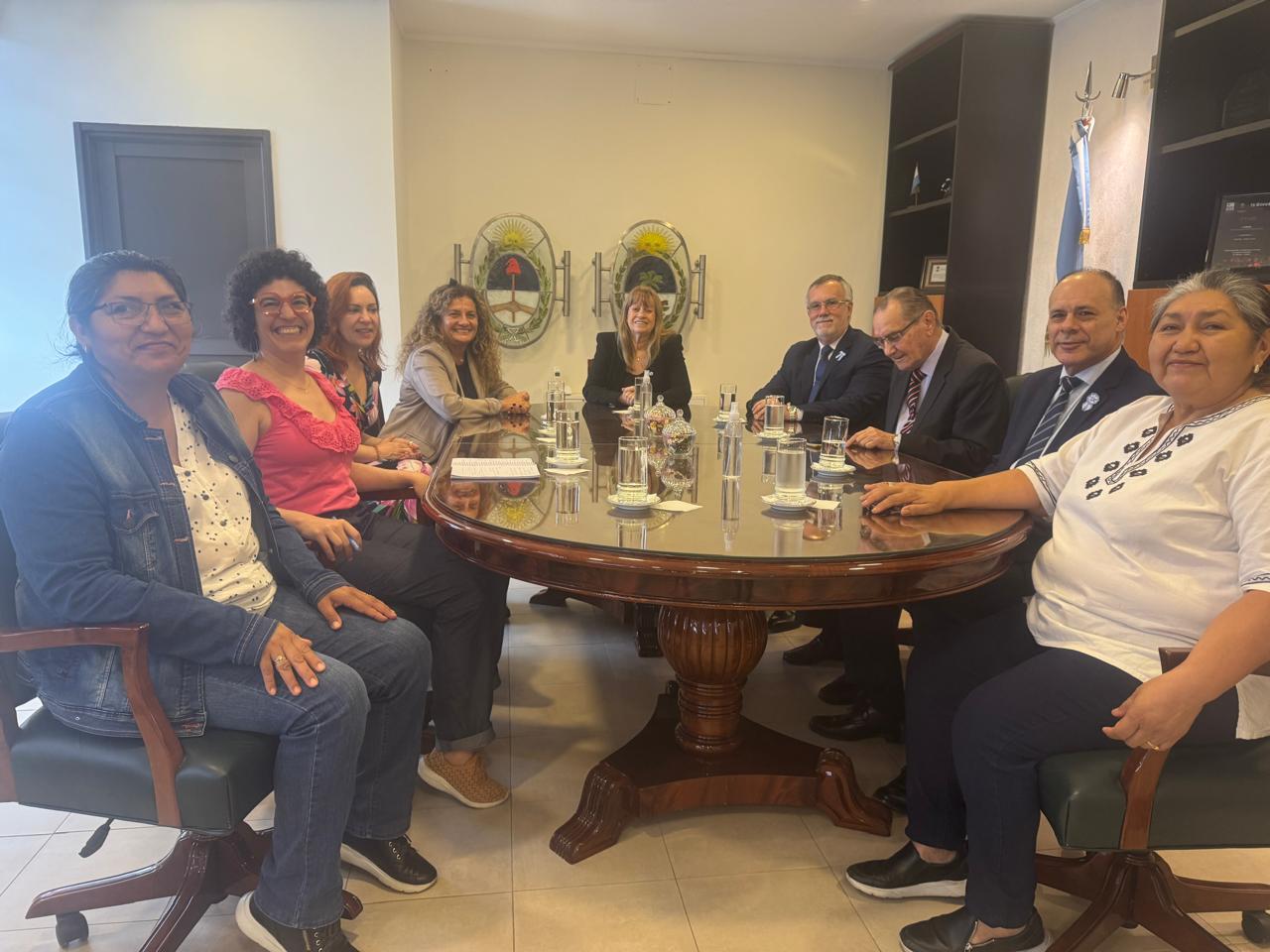 Reunión en el salón de acuerdos