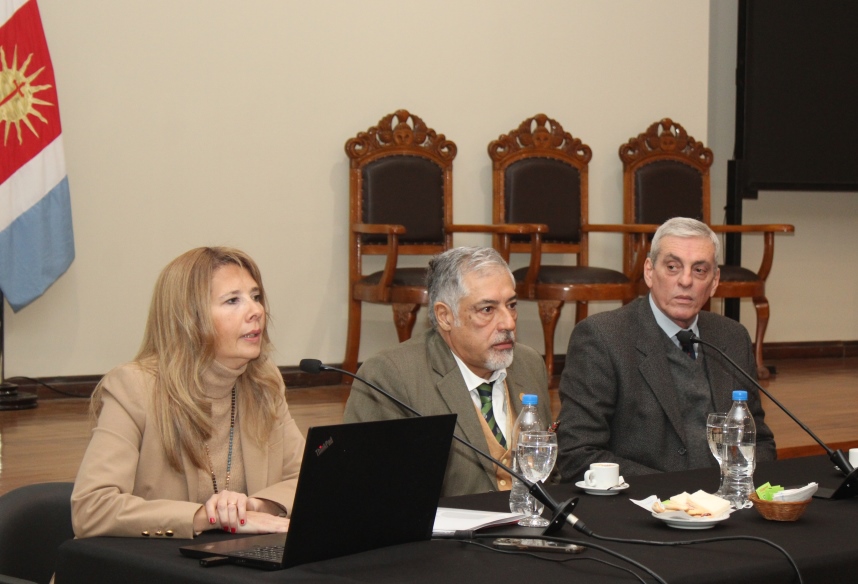 Reunión entre magistrados y funcionarios del Ministerio de Justicia