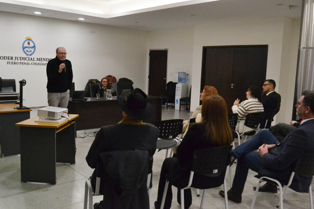 Diego Golombek fue el encargado de dirigir la capacitación